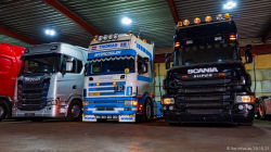 20251019-Tom-Holding-00417